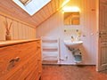 Bad im Obergeschoss mit Handtuchwärmer