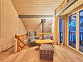 Ferienhaus 248 Galerie mit Sesseln Balkon